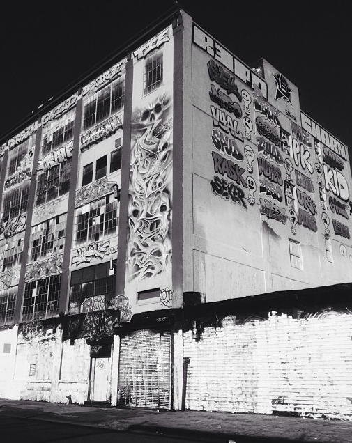 Che co'è la street art? Le opere su strada e i graffiti sono arte o vandalismo? La vicenda 5Pointz. Ne parliamo qui.