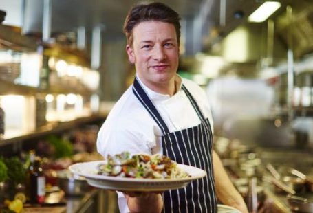 625-jamie-oliver-ians_625x350_51442052297