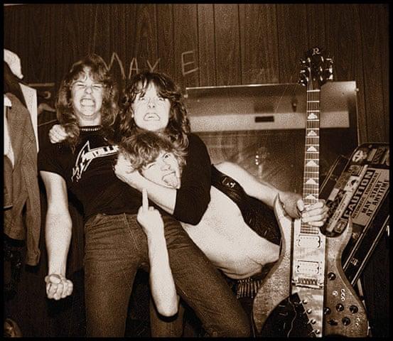 James Hetfield, Lars Ulrich e Dave Mustaine, backstage 1983