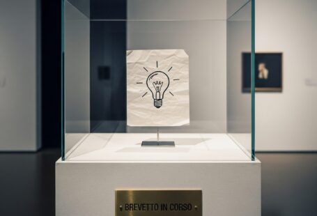 Come brevettare un'idea: Maurizio Cattelan o Daniel Druet: chi è l’artista?
