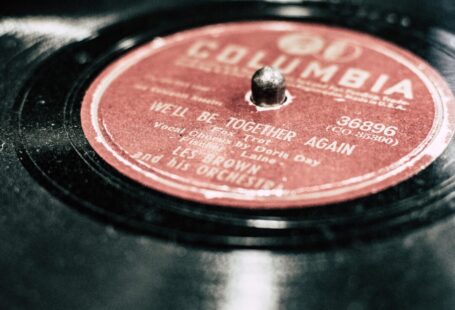 Contratto discografico 2025: guida completa per musicisti (con checklist clausole)