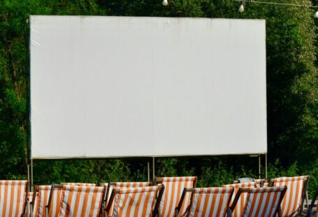Film credits per sceneggiatori: come funziona il sistema WGA Copyright e Film Credits: NTWC