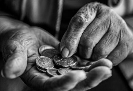 Diritto d'autore e INPS: prestazione lavorativa vs. cessione dei diritti