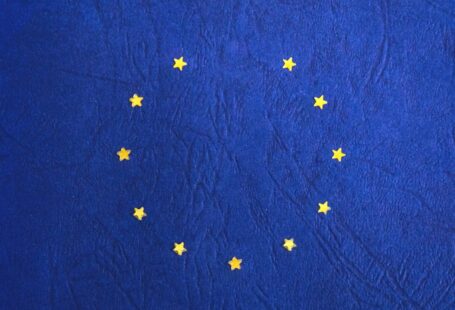 Eurimages requisiti, documenti e checklist legale per coproduzioni Italia-Est Europa. Guida 2026 con tabella ente per ente e errori da evitare.