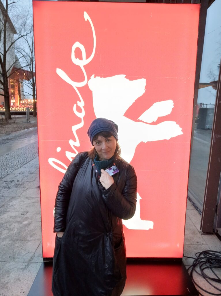 Avv. Claudia Roggero alla Berlinale 2026 con badge di accreditamento