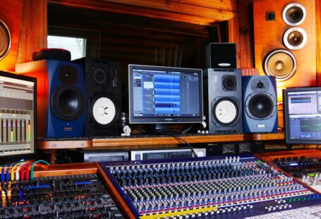 Italian Music Recording and Publishing Contracts: A Complete Guide for Artists, Labels, and Publishers